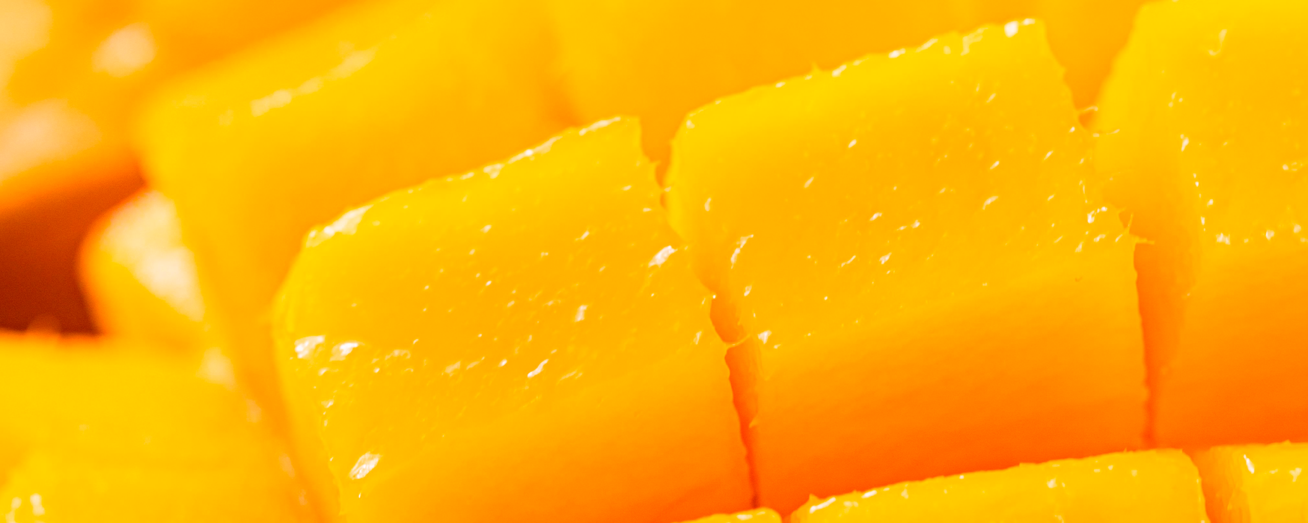 Pulpa dorada y sedosa de un mango Irwin ecológico Montoriens